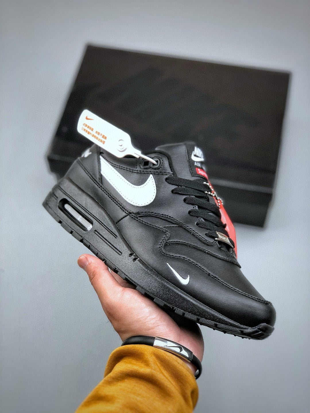 Nike Air Max 1 'Noir Blanc Cuir' — vue 2