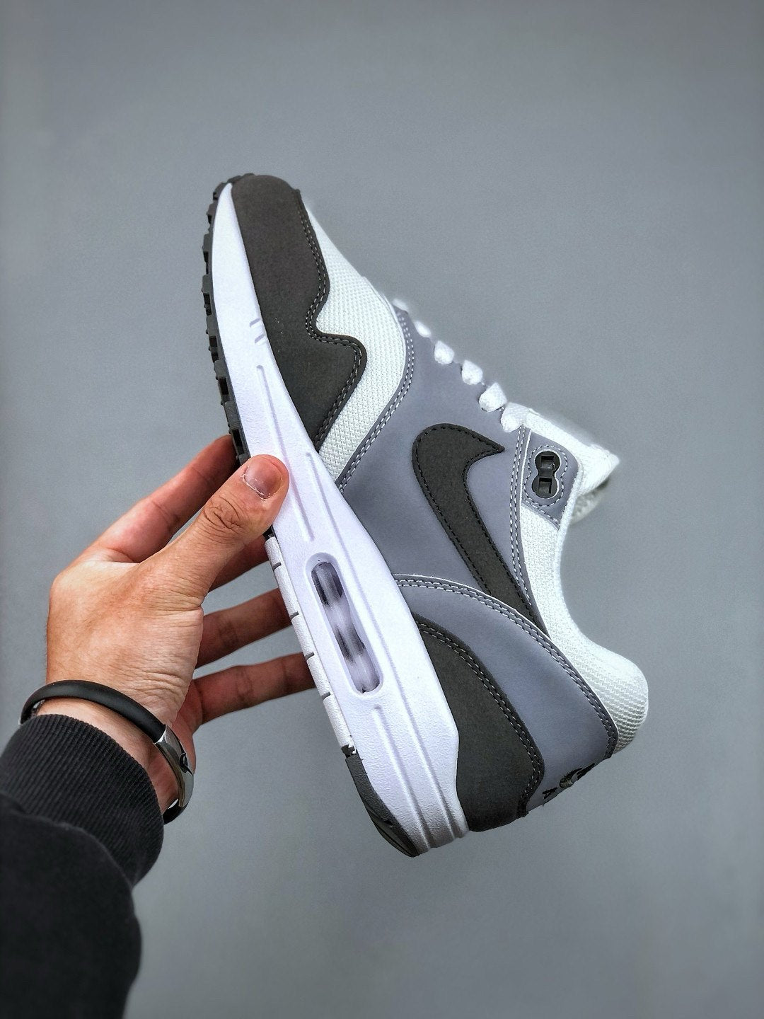 Nike Air Max 1 'Gris Anthracite Noir' — vue 3