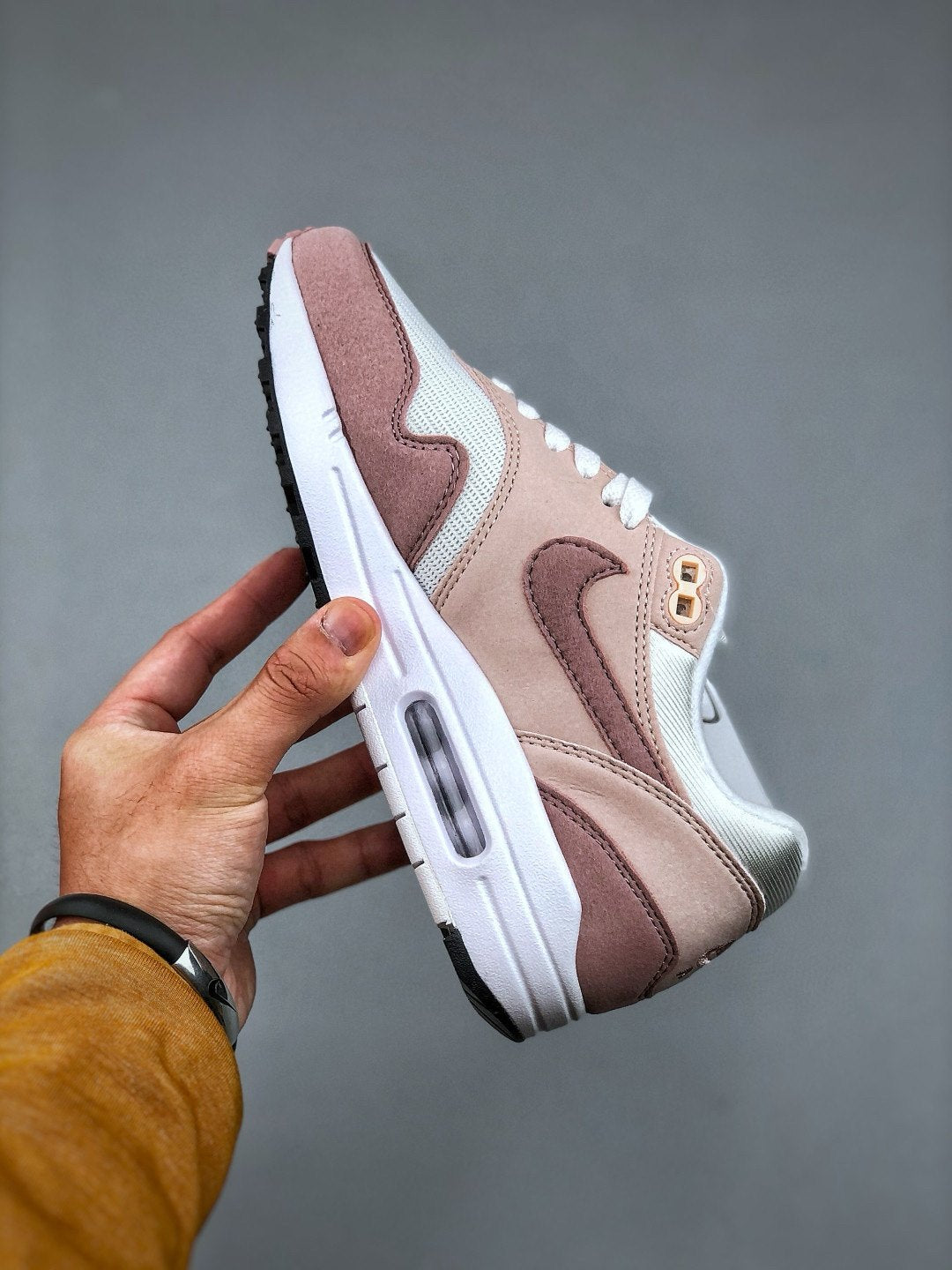 Nike Air Max 1 'Rose Taupe' — vue 3