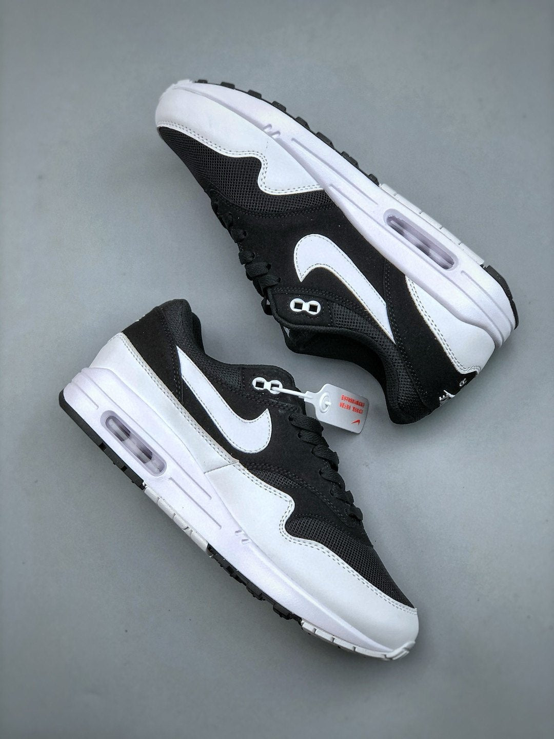 Nike Air Max 1 'Noir Blanc' — vue 4