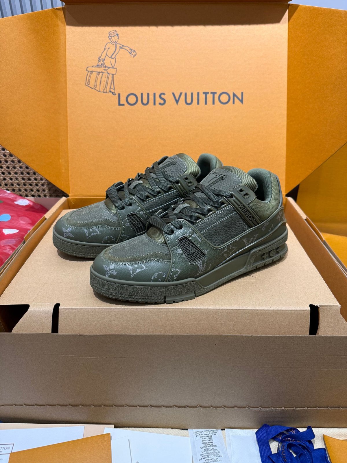 Sneakers Trainer 'Vert Olive Monogram'
