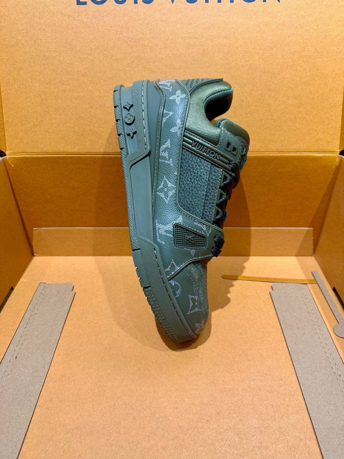 Sneakers Trainer 'Vert Olive Monogram' — vue 2