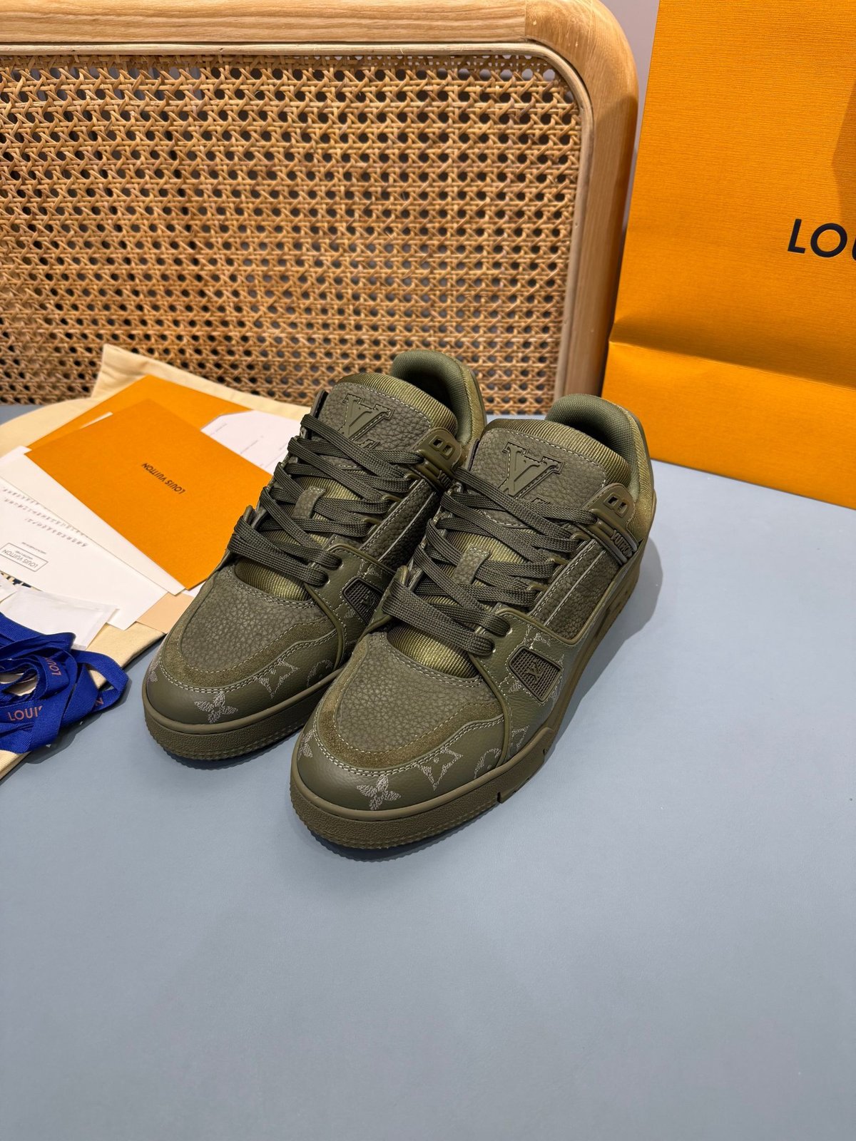 Sneakers Trainer 'Vert Olive Monogram' — vue 8