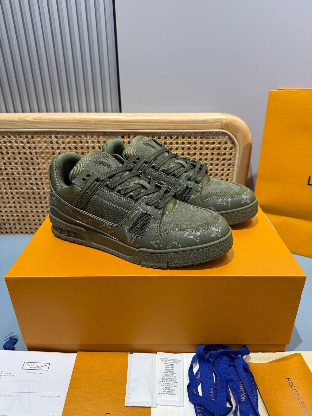 Sneakers Trainer 'Vert Olive Monogram' — vue 20