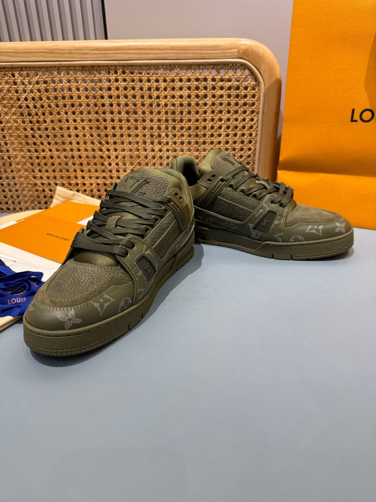 Sneakers Trainer 'Vert Olive Monogram' — vue 26