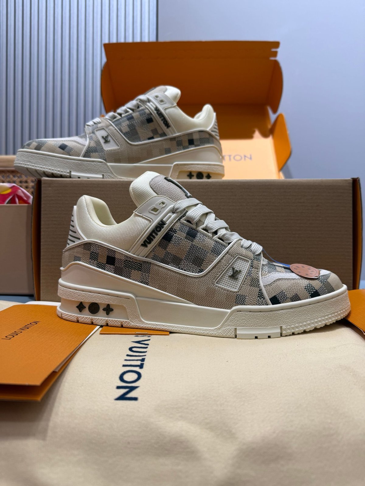 Sneakers Trainer 'Blanc Argent' — vue 2