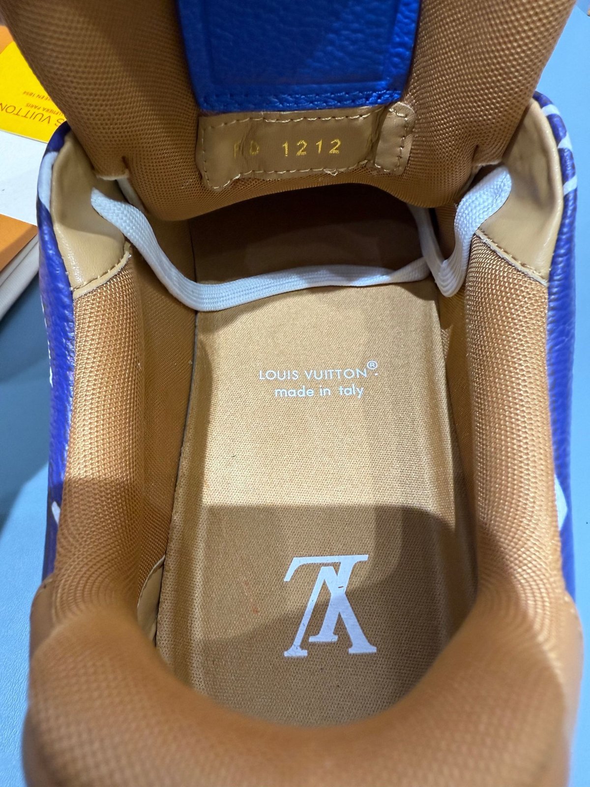 Sneakers Trainer 'Bleu Roi Monogram' — vue 6