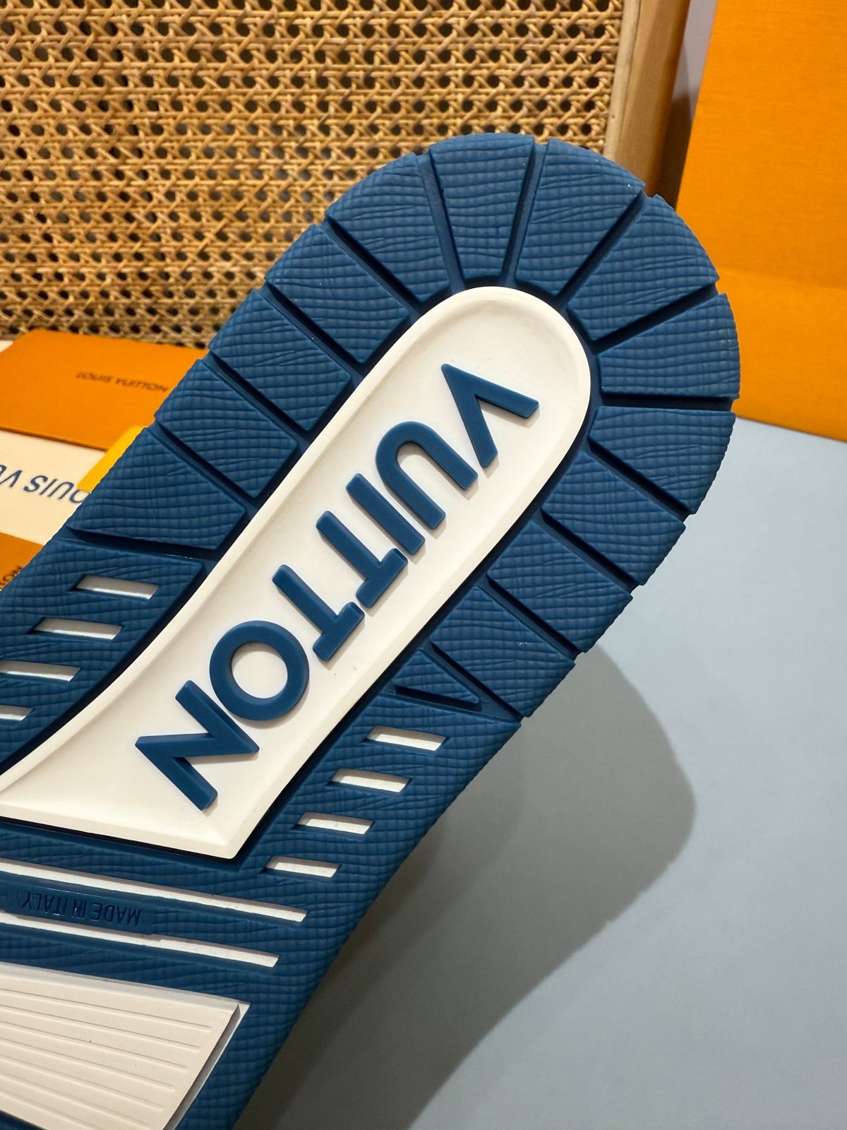 Sneakers Trainer 'Bleu Roi Monogram' — vue 11