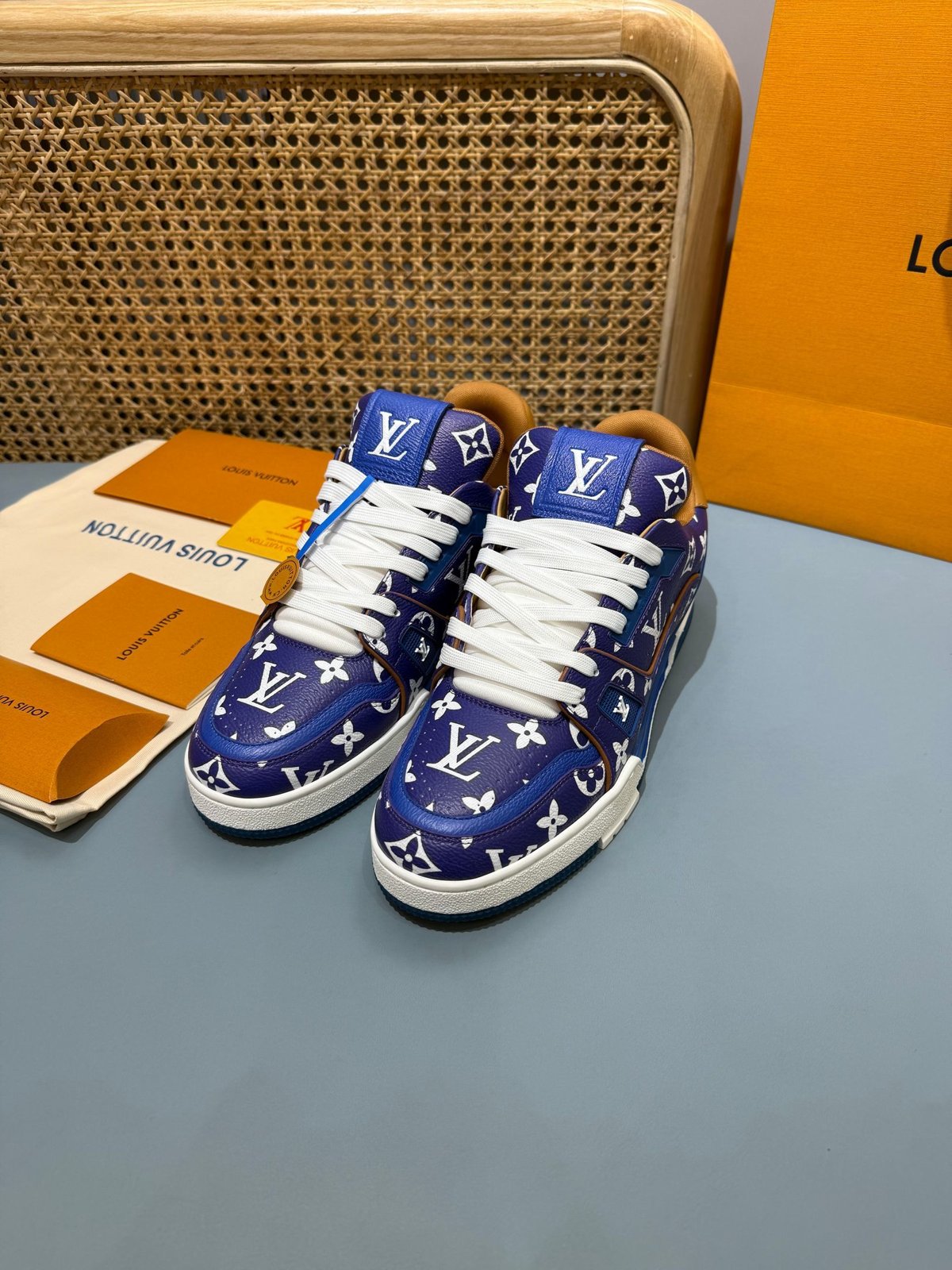 Sneakers Trainer 'Bleu Roi Monogram' — vue 16