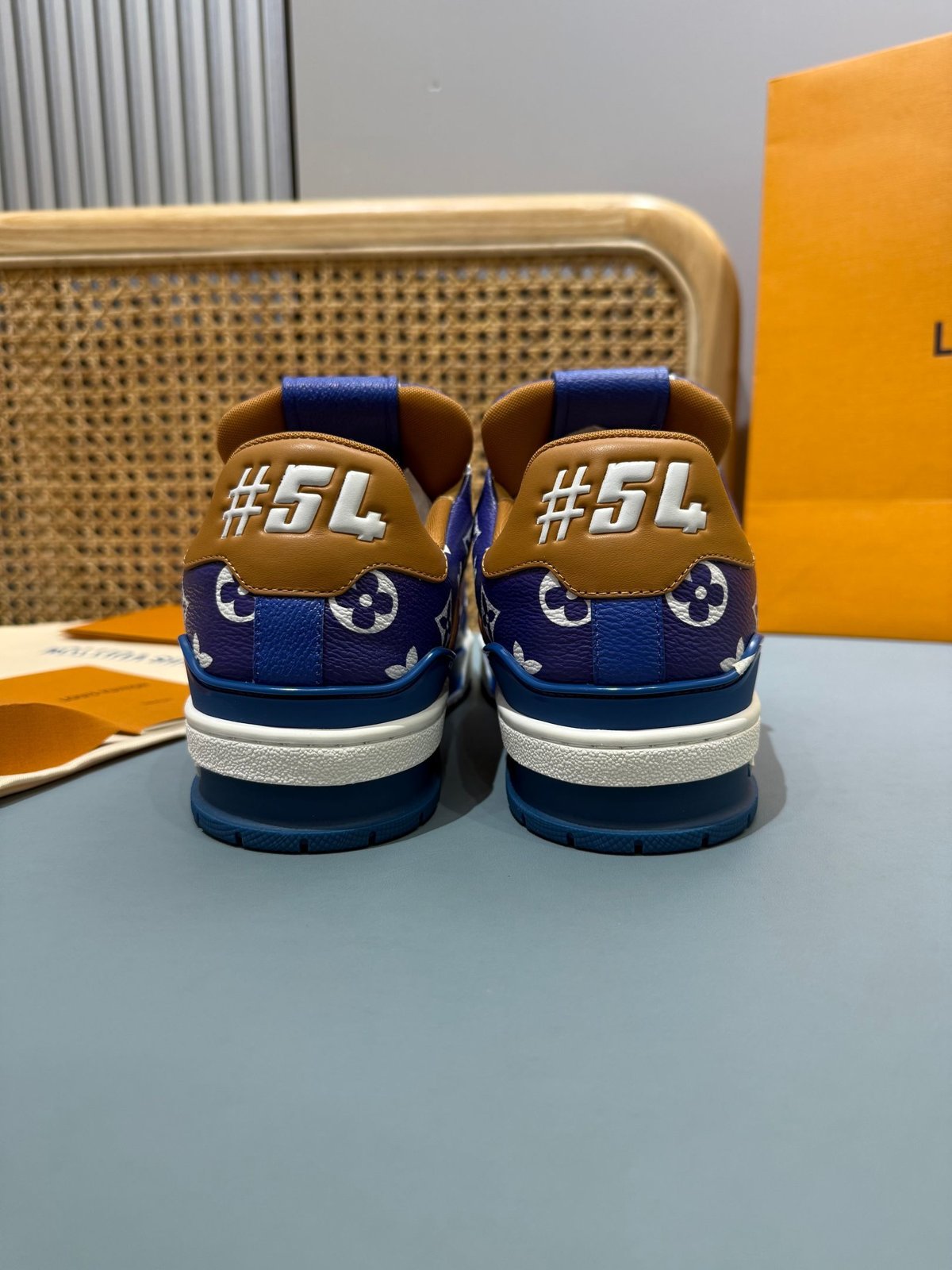 Sneakers Trainer 'Bleu Roi Monogram' — vue 21