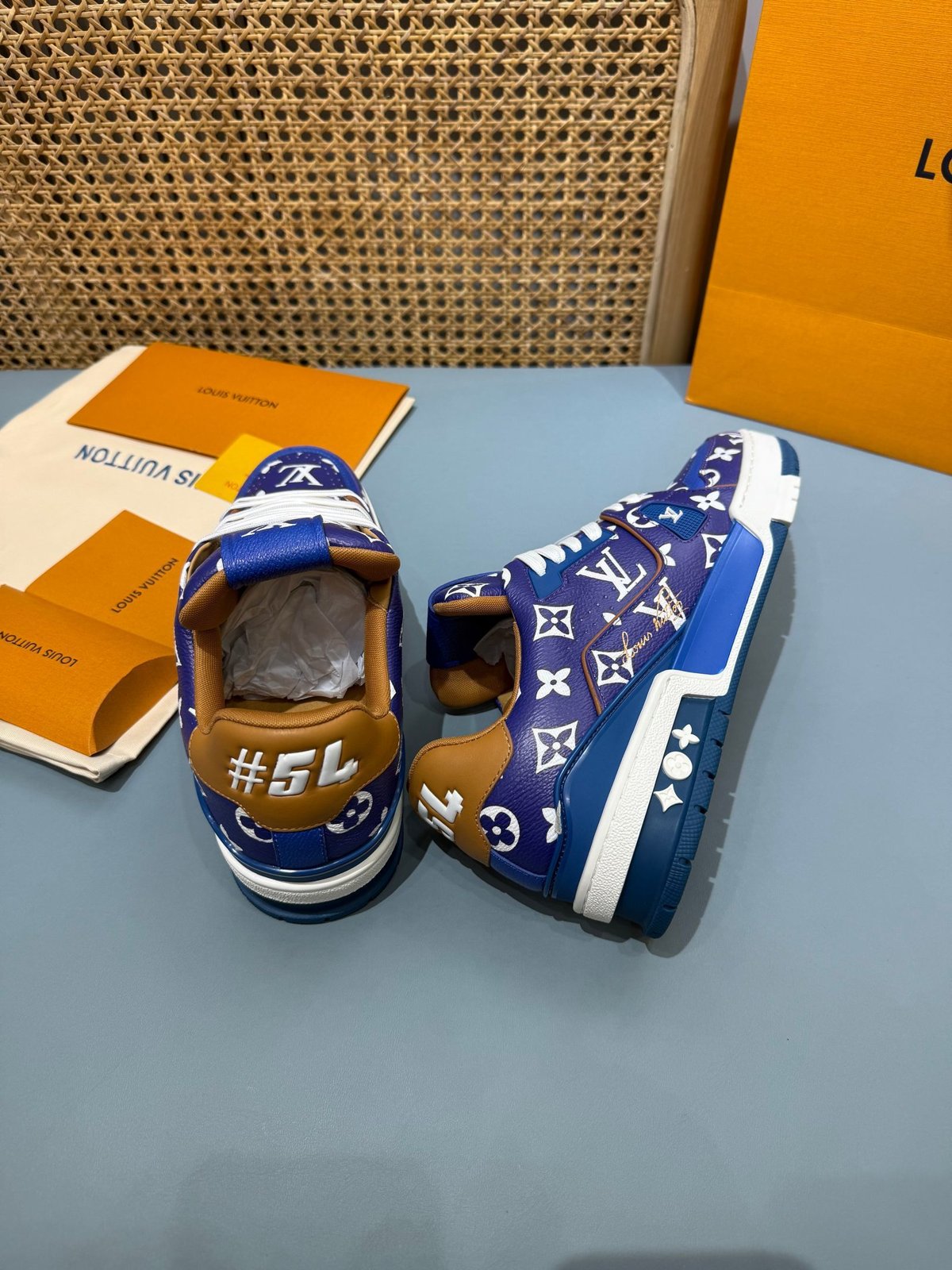 Sneakers Trainer 'Bleu Roi Monogram' — vue 24