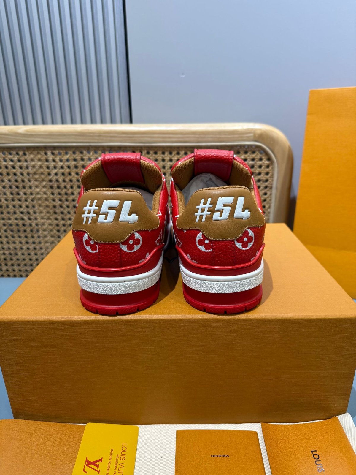 Sneakers Trainer 'Rouge Vif' — vue 3