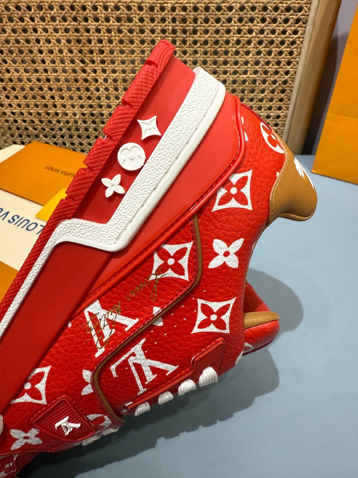 Sneakers Trainer 'Rouge Vif' — vue 13