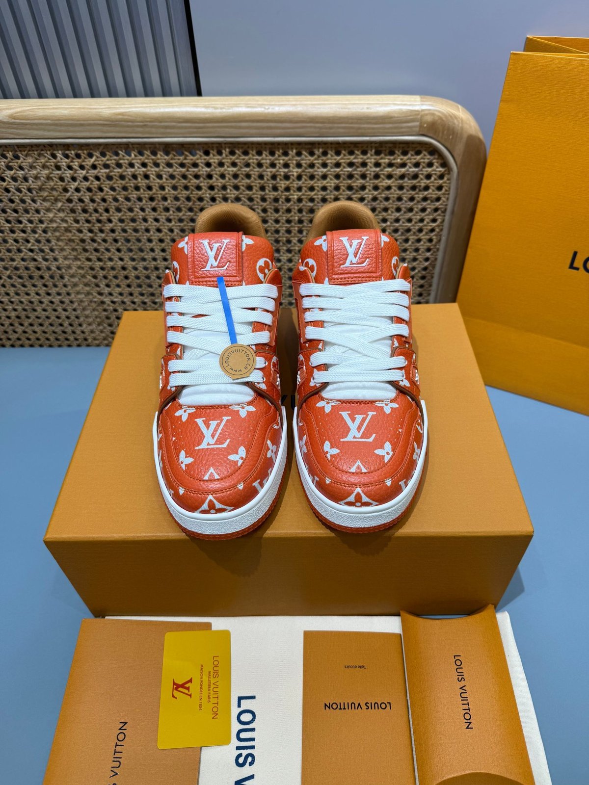 Sneakers Trainer 'Rouge Monogram' — vue 4