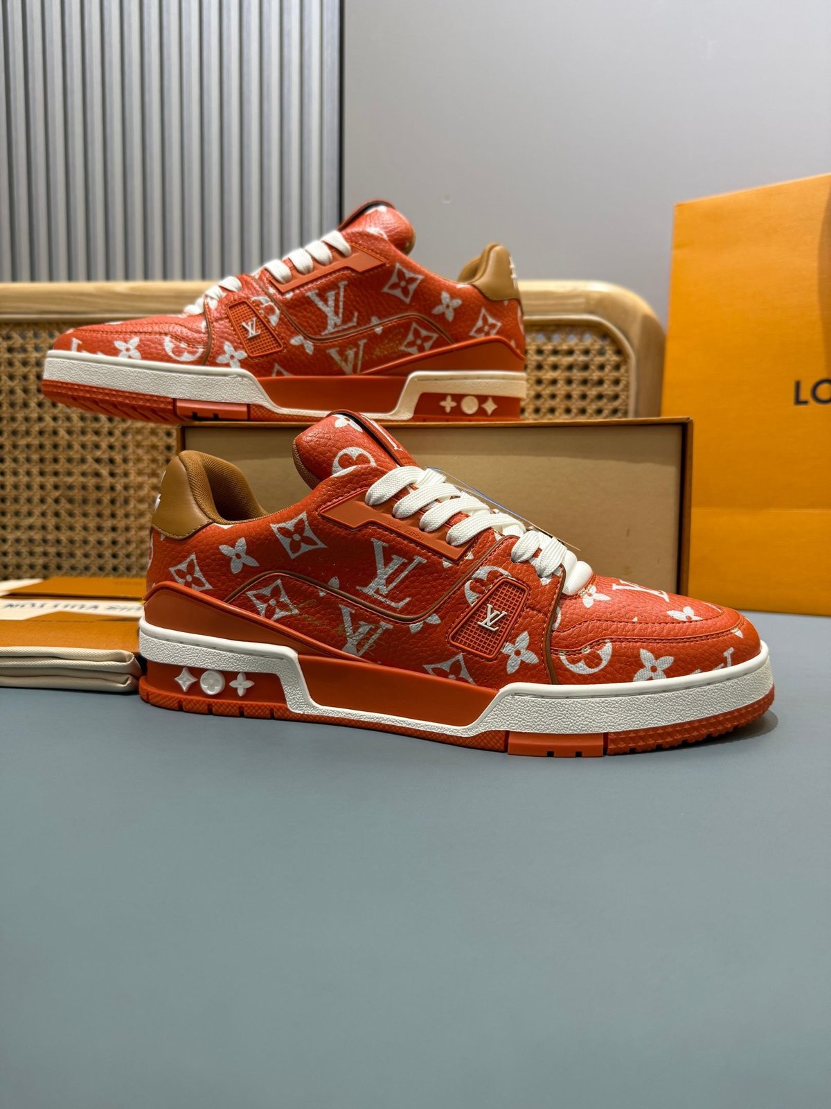 Sneakers Trainer 'Rouge Monogram' — vue 5