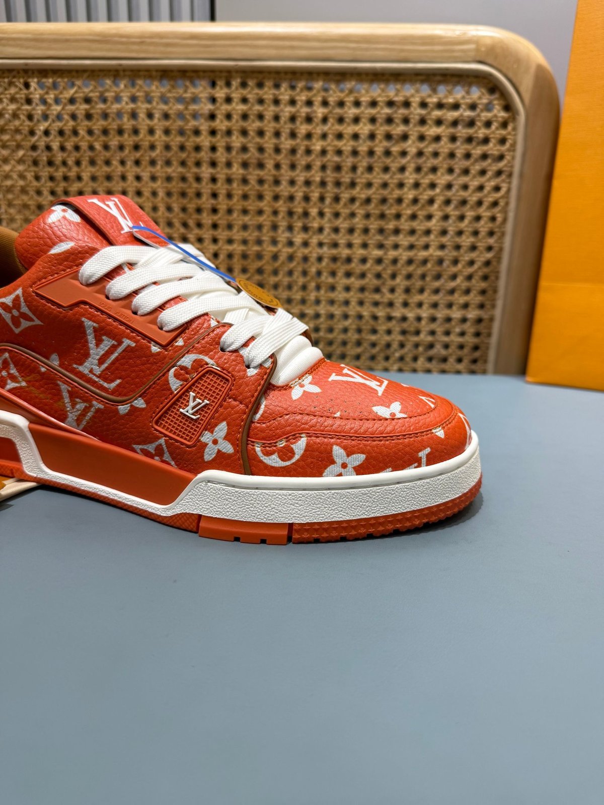 Sneakers Trainer 'Rouge Monogram' — vue 13