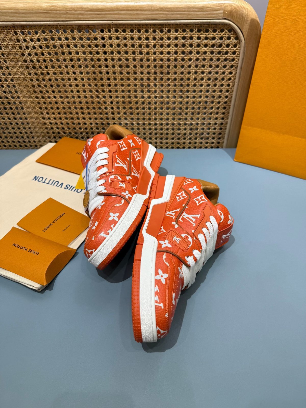 Sneakers Trainer 'Rouge Monogram' — vue 15