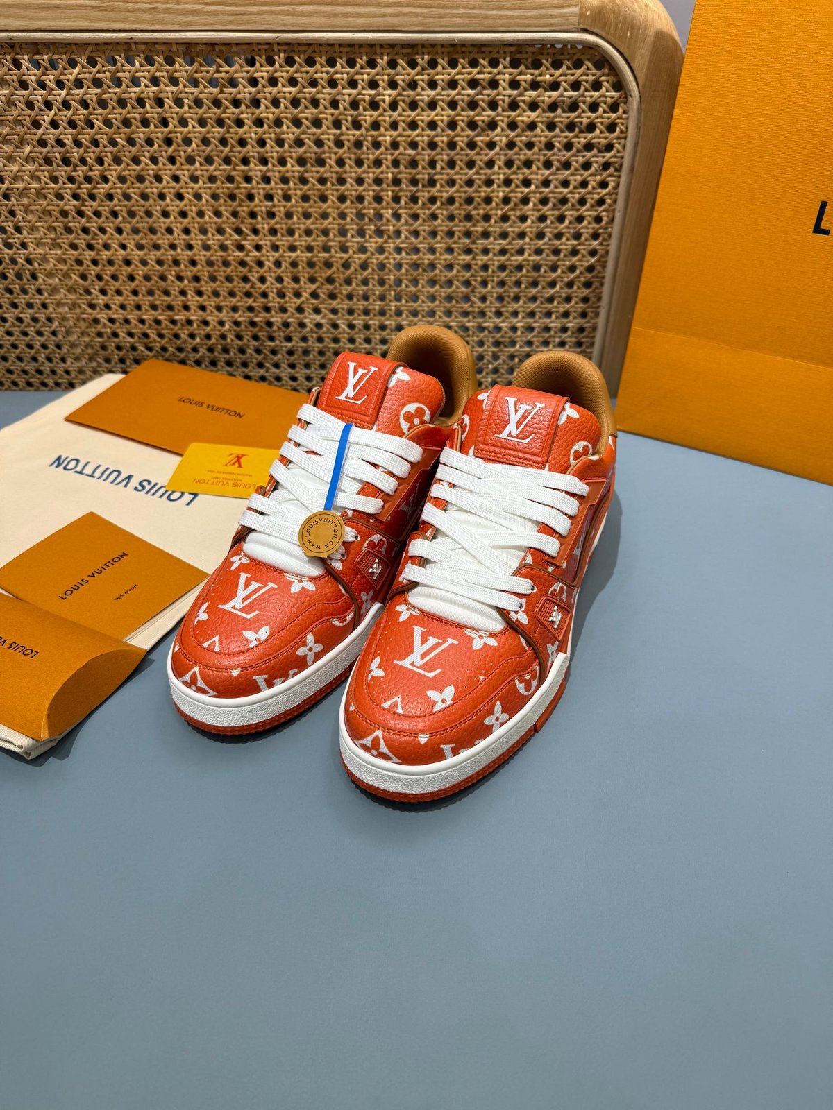 Sneakers Trainer 'Rouge Monogram' — vue 16
