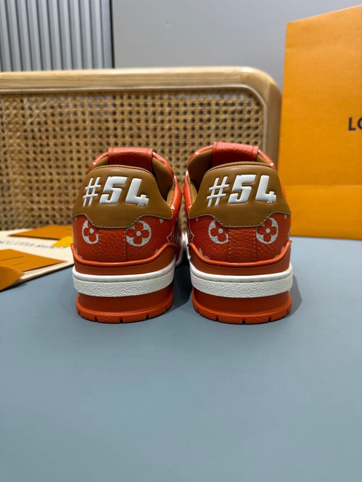 Sneakers Trainer 'Rouge Monogram' — vue 21
