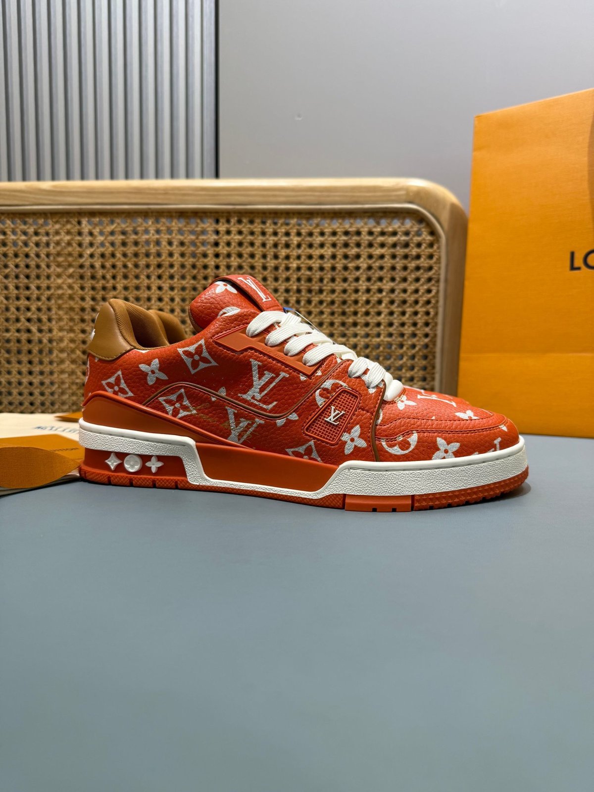 Sneakers Trainer 'Rouge Monogram' — vue 22