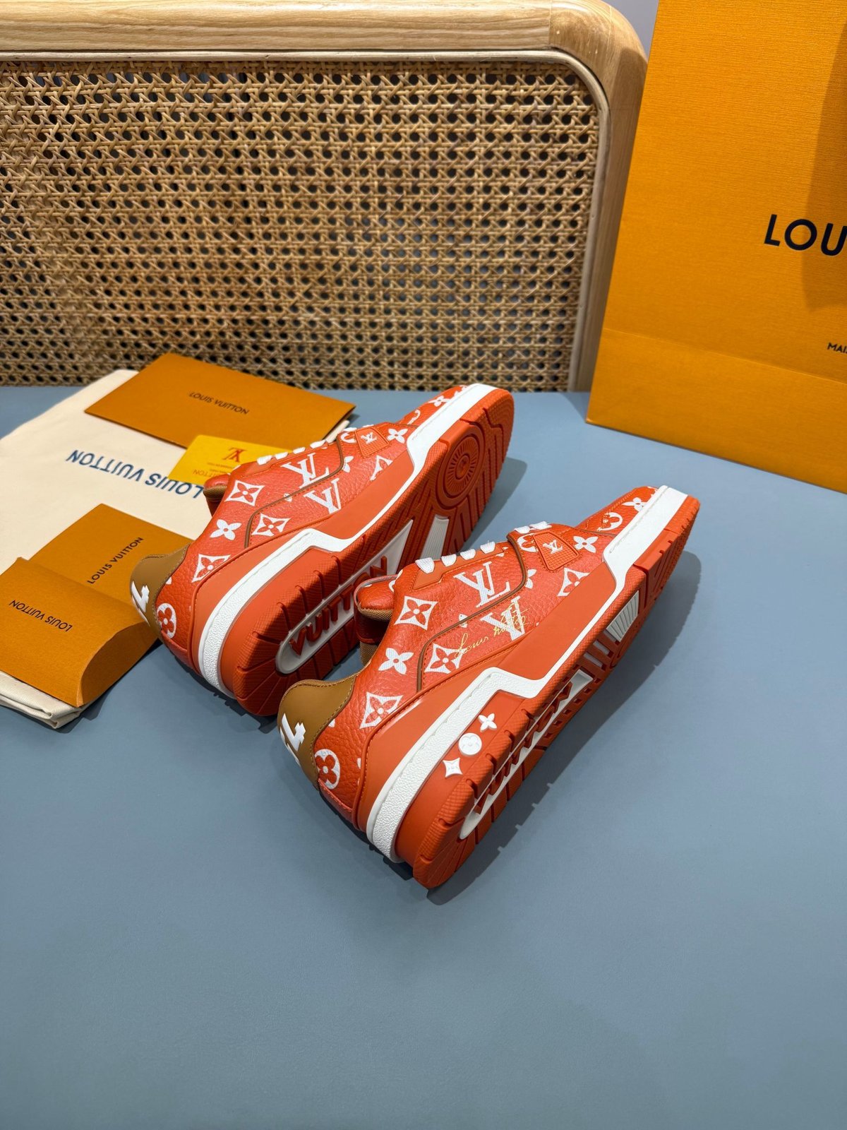Sneakers Trainer 'Rouge Monogram' — vue 23