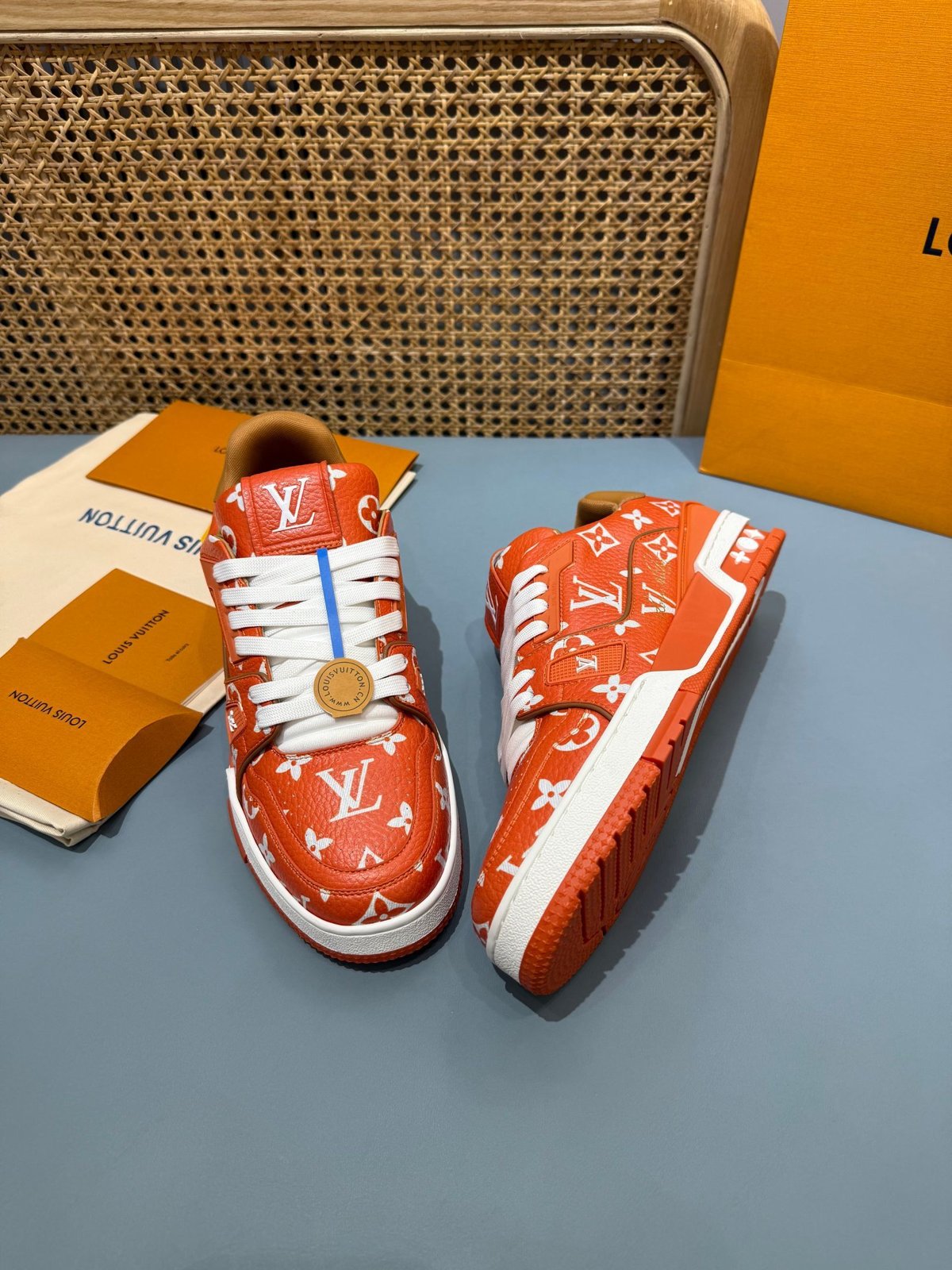 Sneakers Trainer 'Rouge Monogram' — vue 26