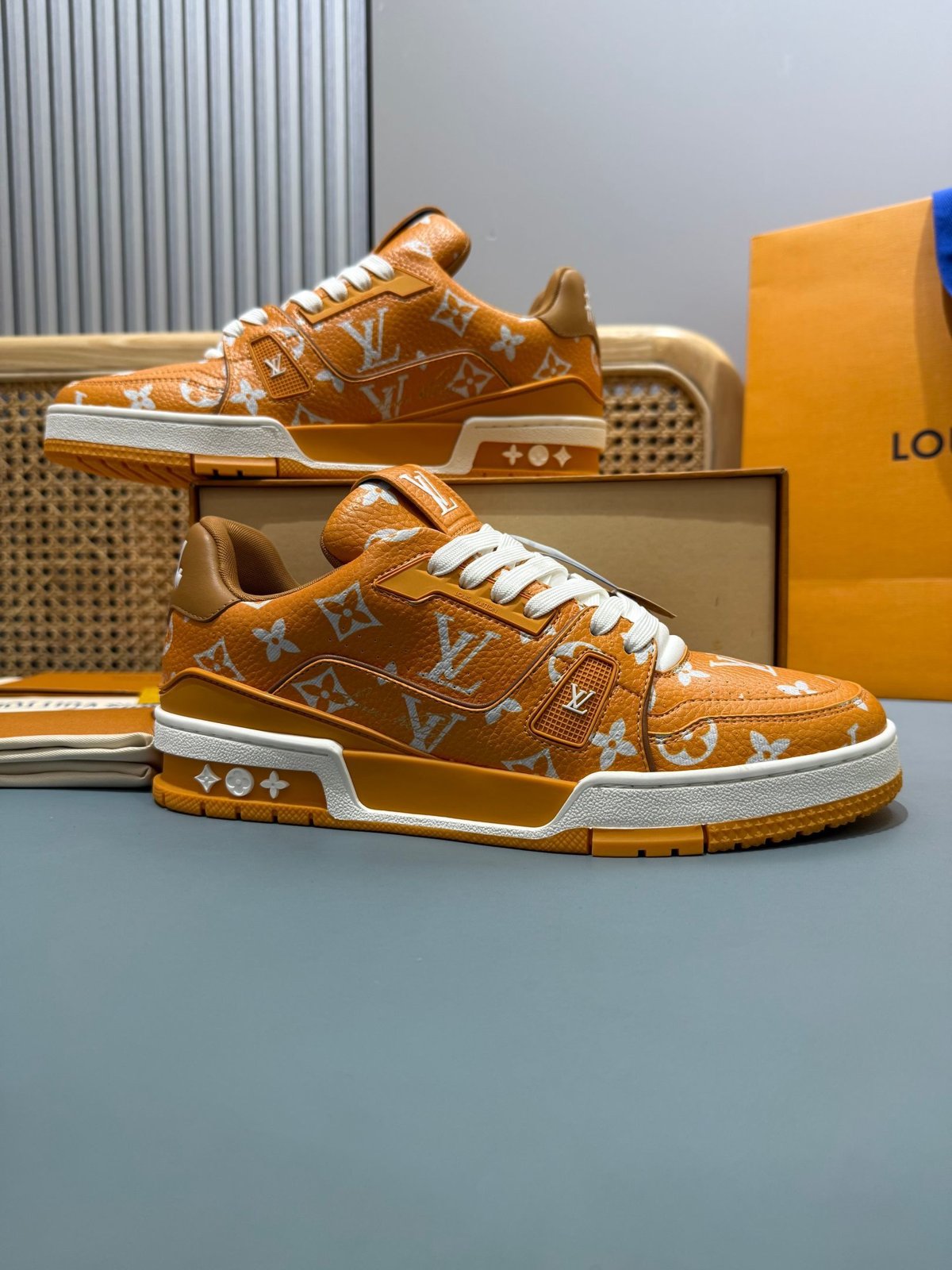 Sneakers Trainer 'Orange Monogram' — vue 5