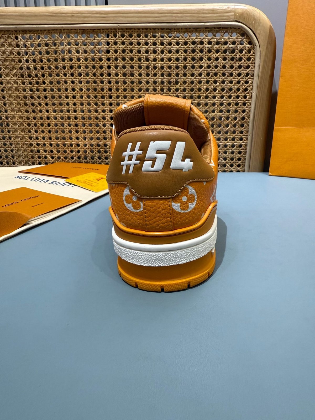 Sneakers Trainer 'Orange Monogram' — vue 9