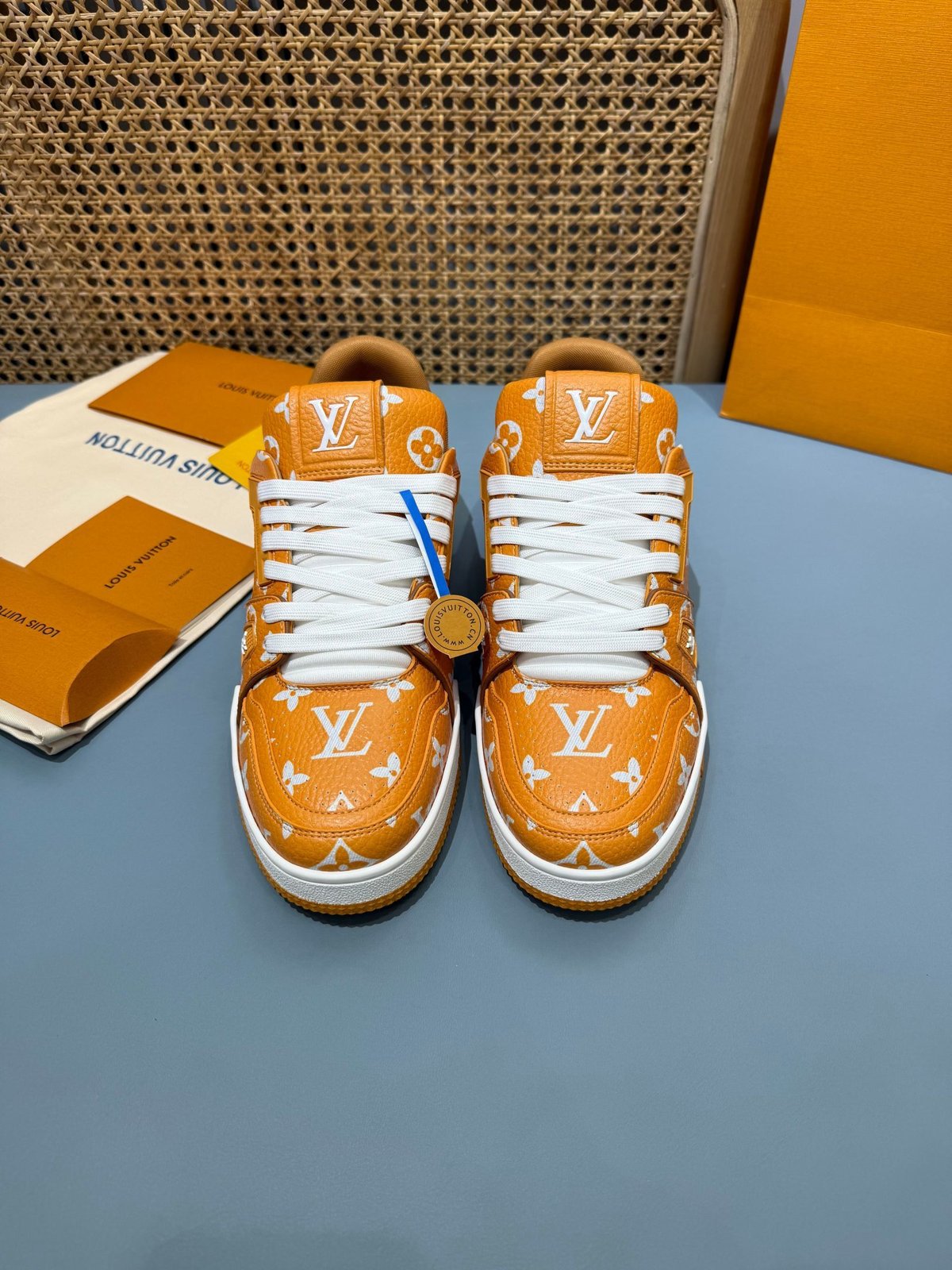 Sneakers Trainer 'Orange Monogram' — vue 17