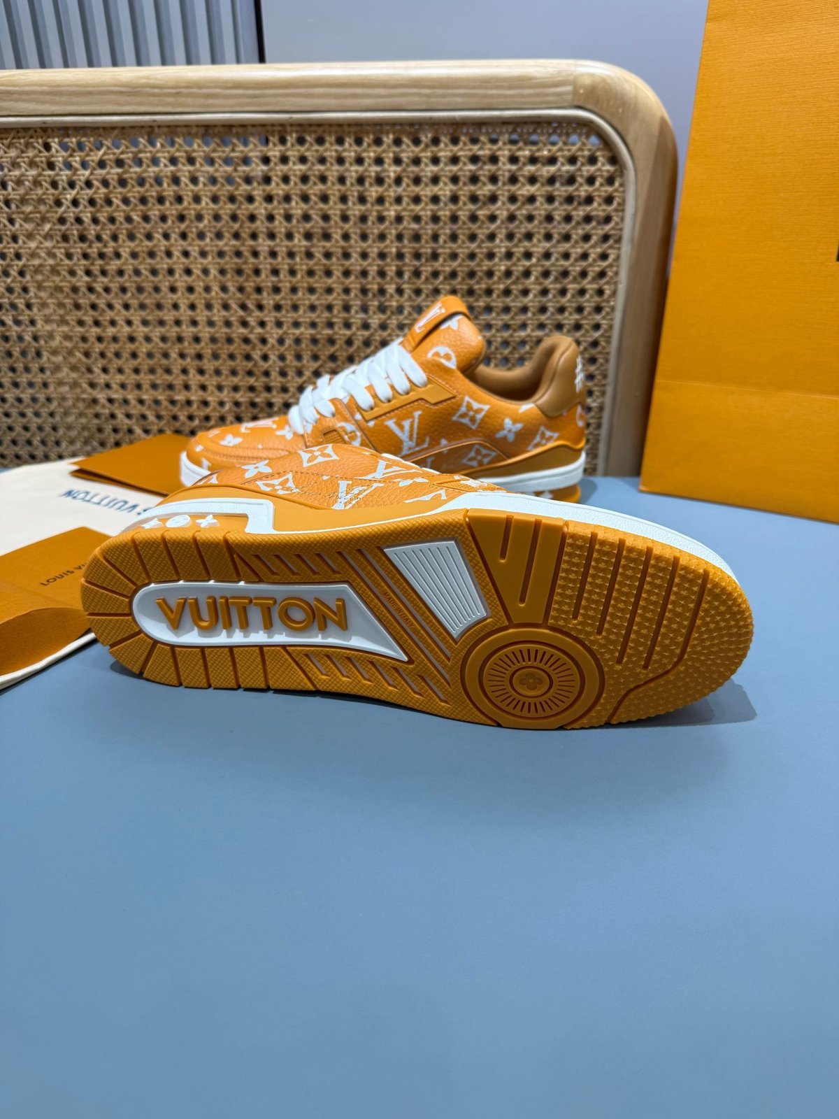 Sneakers Trainer 'Orange Monogram' — vue 18