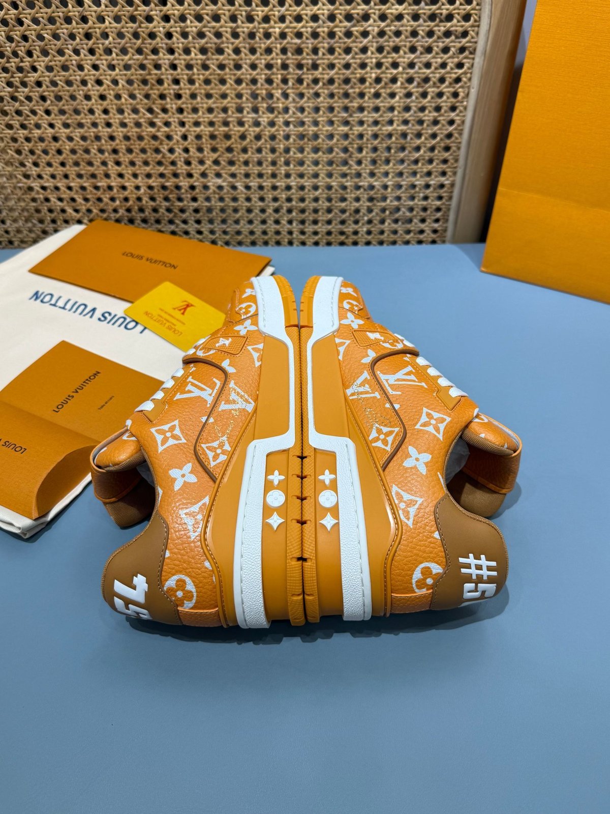 Sneakers Trainer 'Orange Monogram' — vue 19