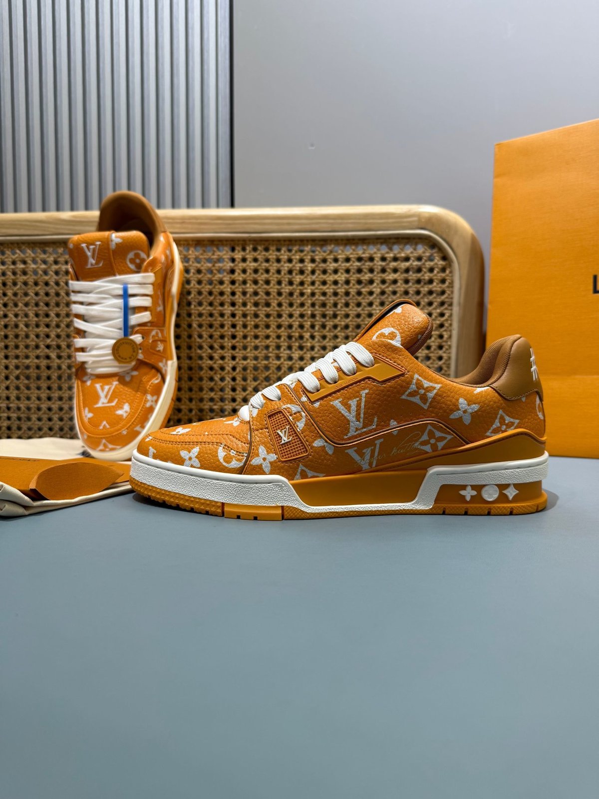 Sneakers Trainer 'Orange Monogram' — vue 24