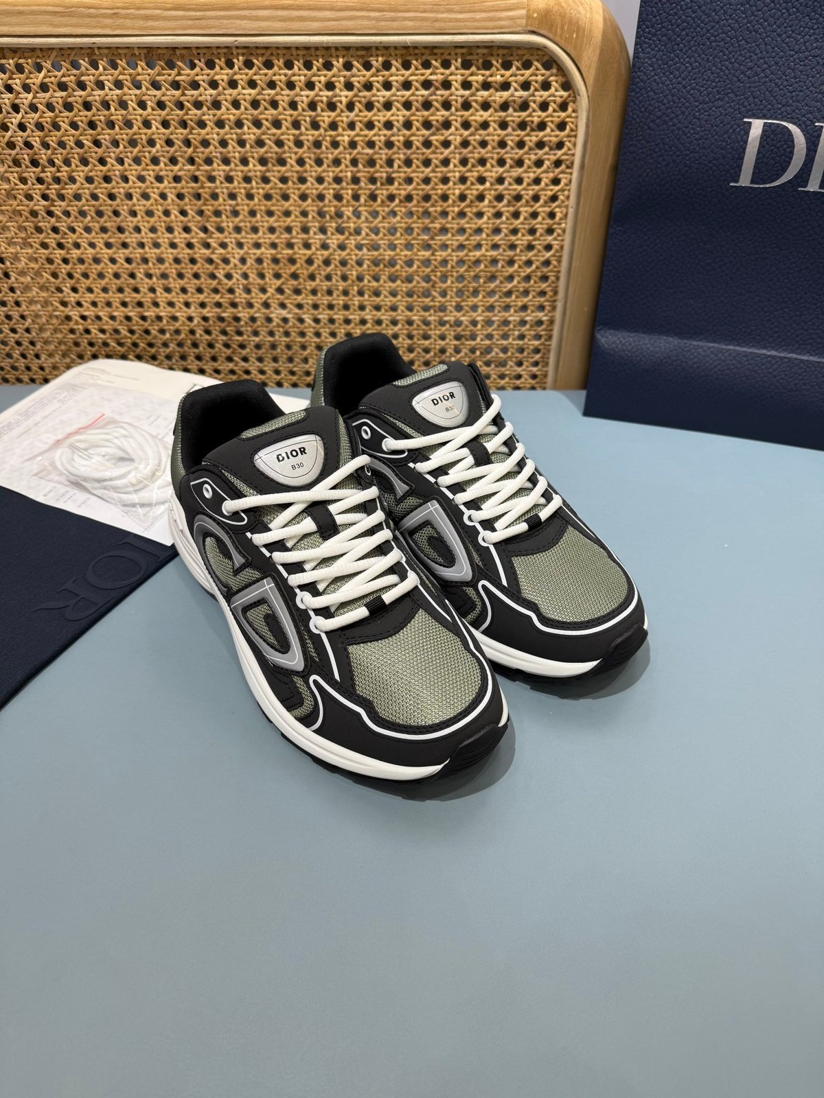 Sneakers B30 'Kaki et Noir' — vue 17