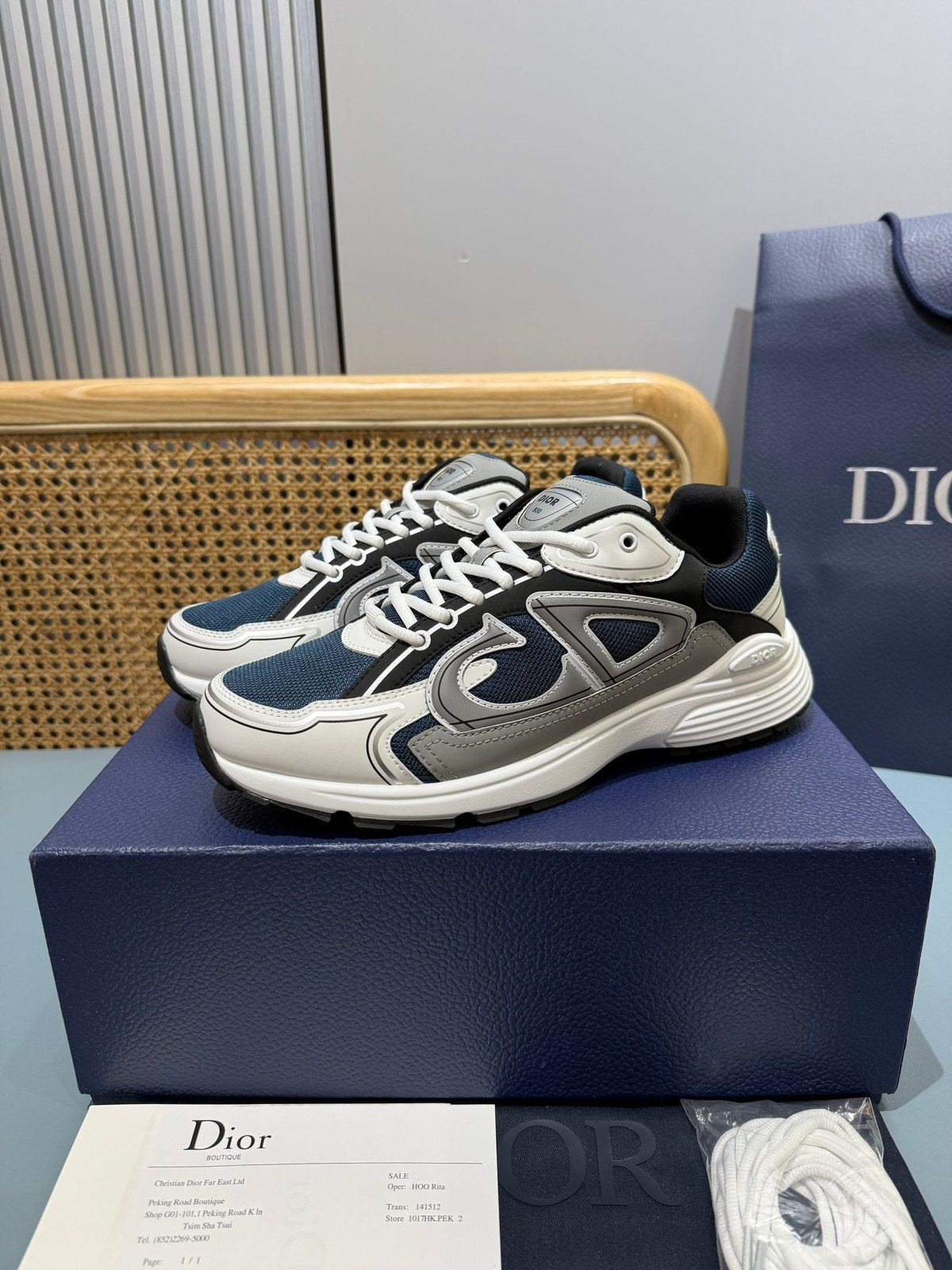 Sneakers B30 'Blanc et Bleu Marine' — vue 3