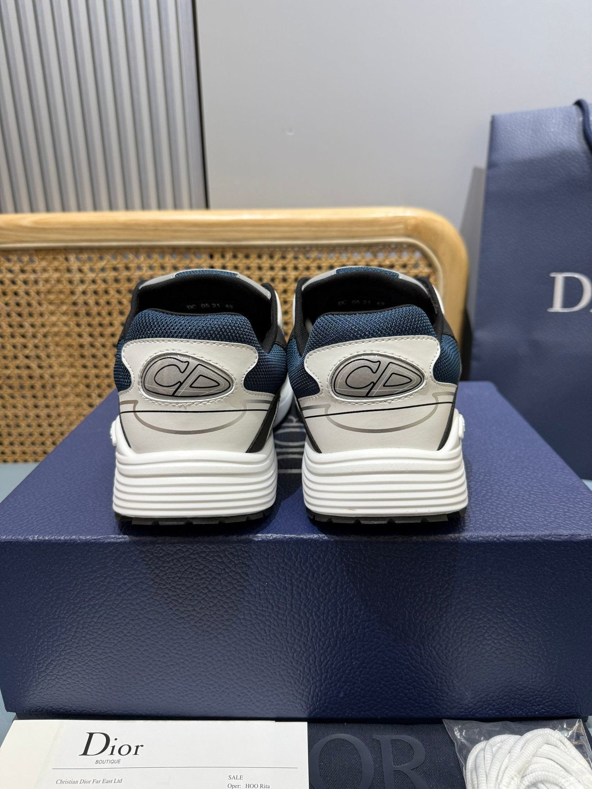 Sneakers B30 'Blanc et Bleu Marine' — vue 4