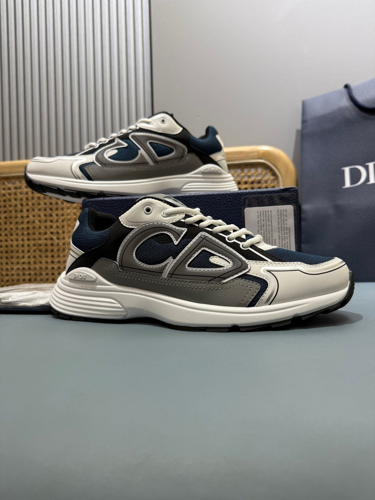 Sneakers B30 'Blanc et Bleu Marine' — vue 5