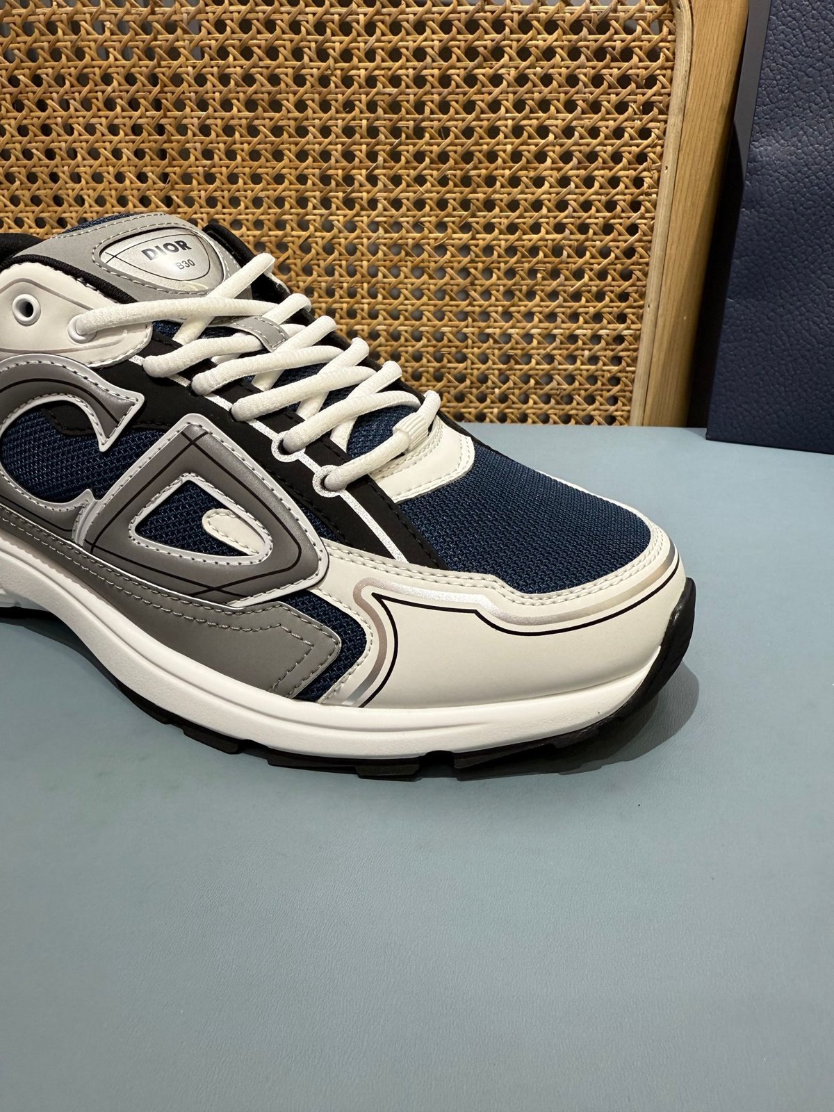 Sneakers B30 'Blanc et Bleu Marine' — vue 9