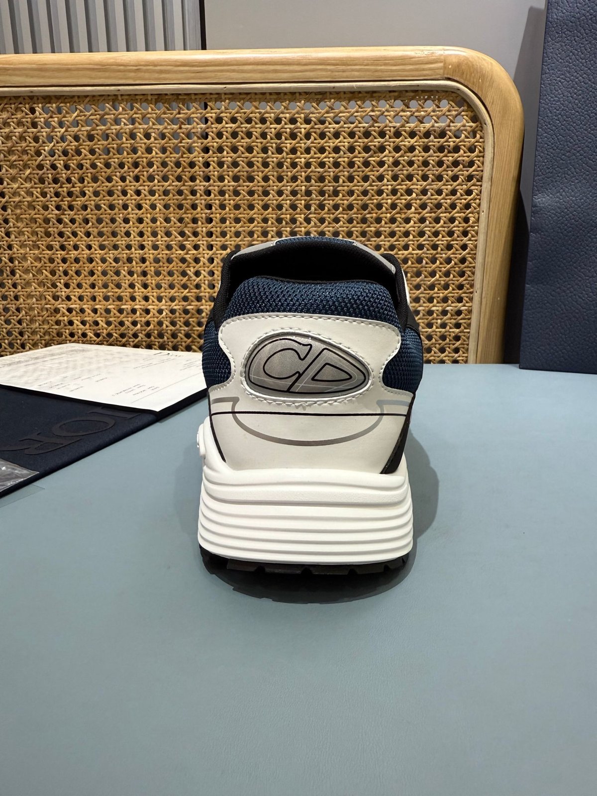 Sneakers B30 'Blanc et Bleu Marine' — vue 10