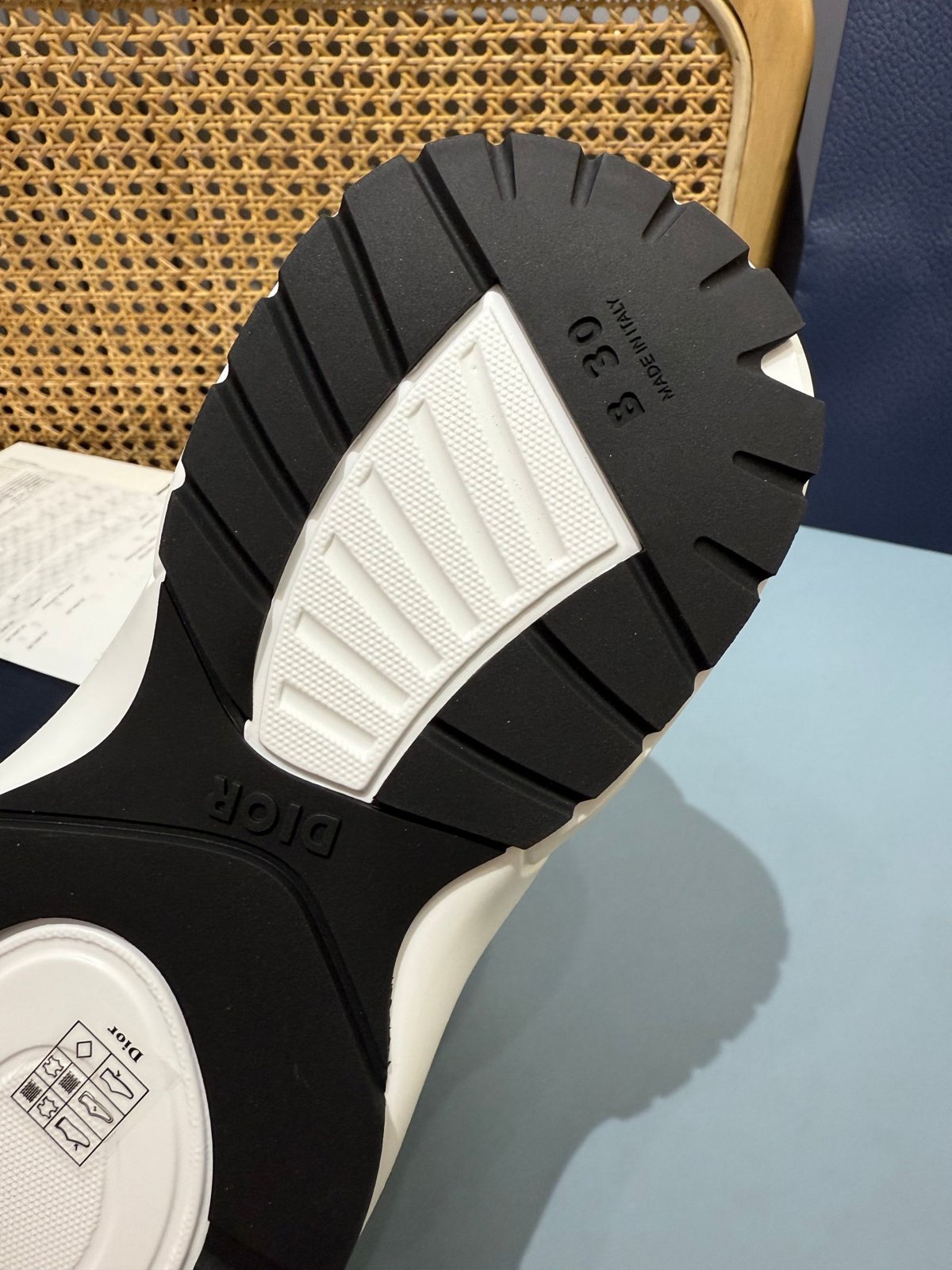 Sneakers B30 'Blanc et Bleu Marine' — vue 11