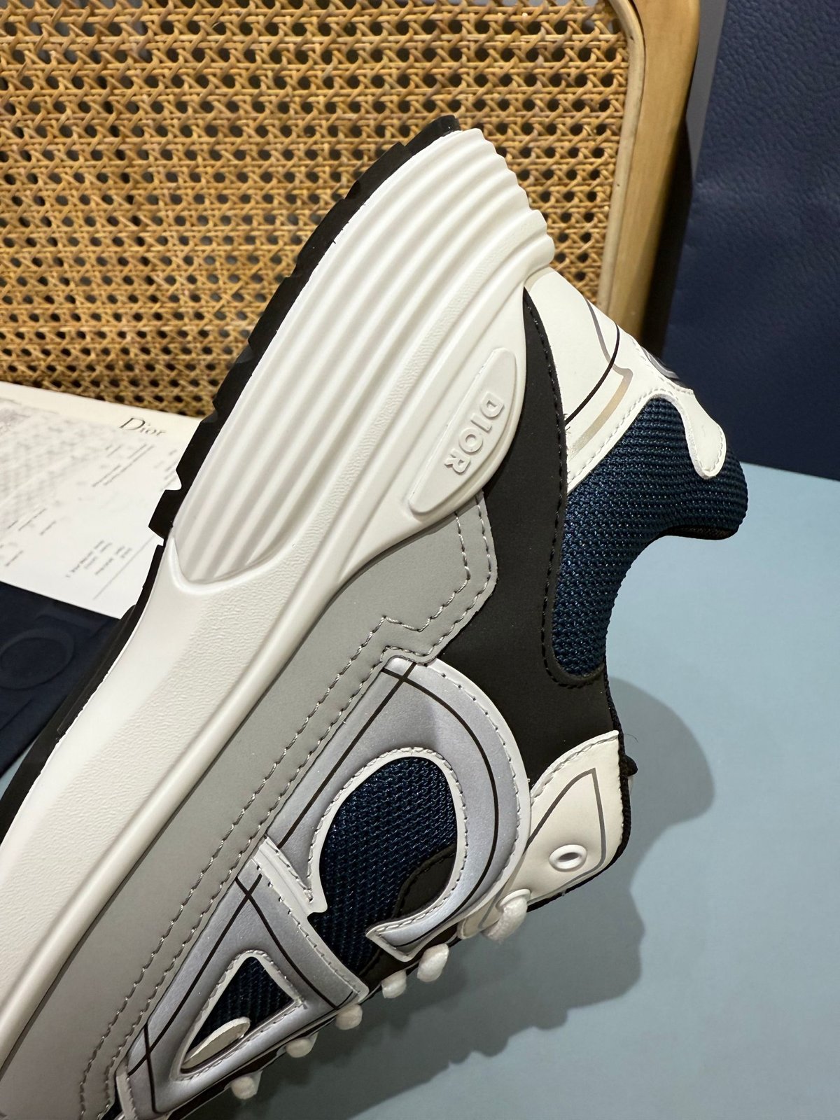 Sneakers B30 'Blanc et Bleu Marine' — vue 12