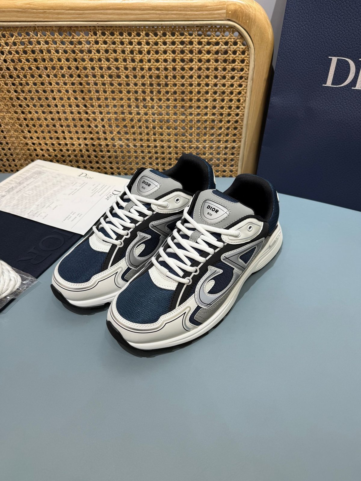 Sneakers B30 'Blanc et Bleu Marine' — vue 16