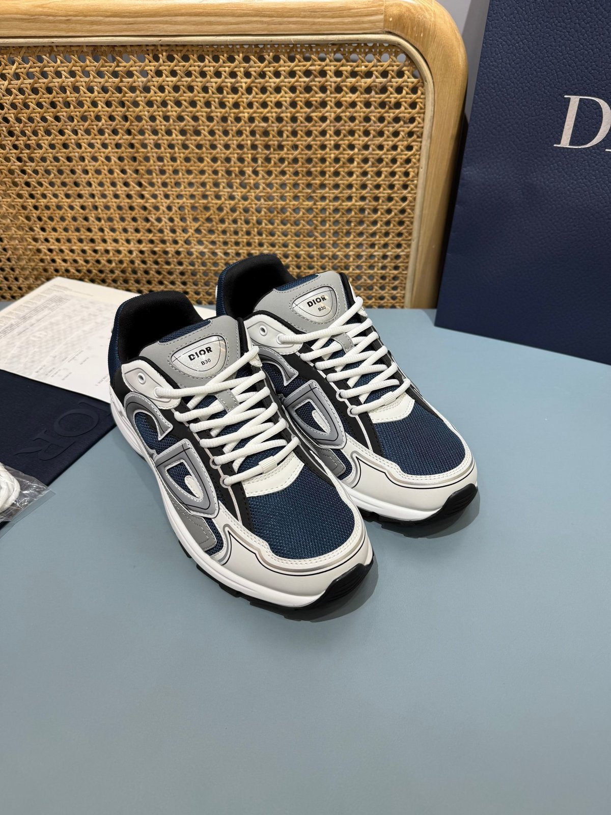 Sneakers B30 'Blanc et Bleu Marine' — vue 17