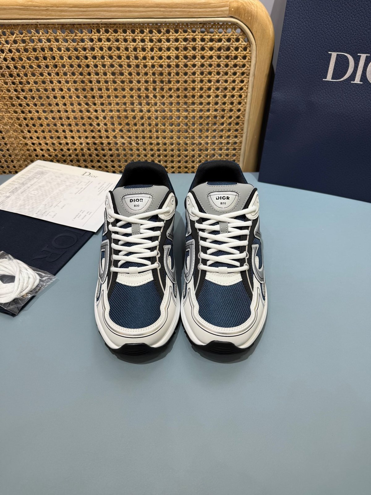 Sneakers B30 'Blanc et Bleu Marine' — vue 18