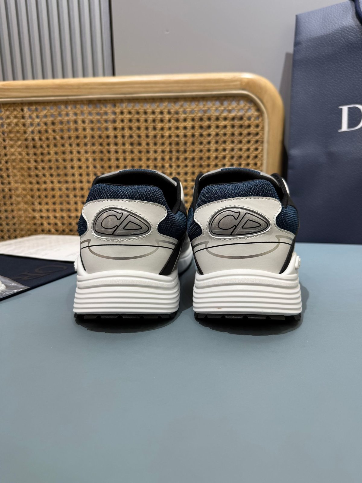 Sneakers B30 'Blanc et Bleu Marine' — vue 21