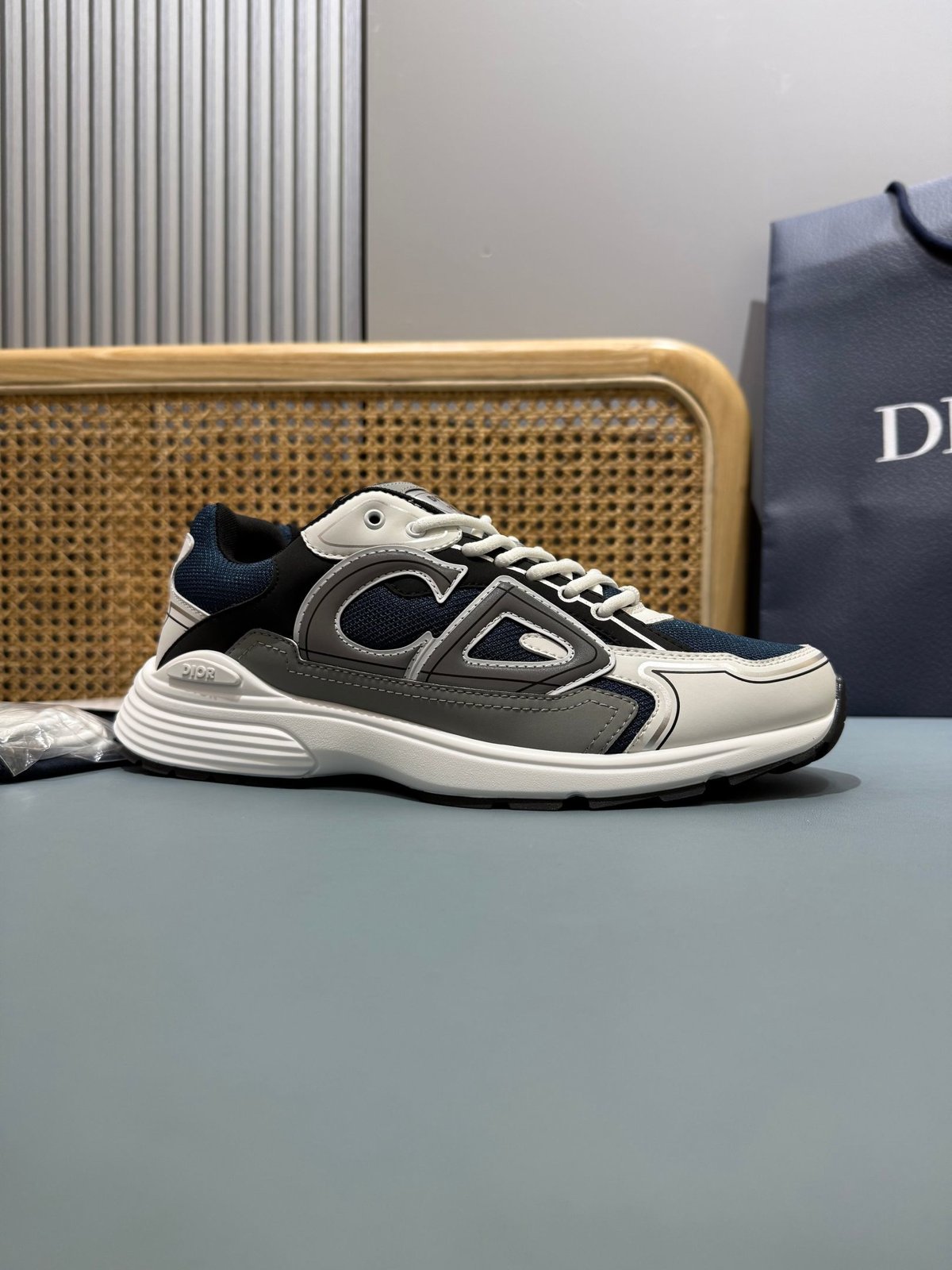 Sneakers B30 'Blanc et Bleu Marine' — vue 22