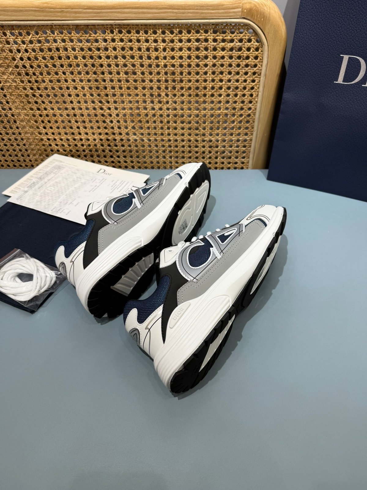 Sneakers B30 'Blanc et Bleu Marine' — vue 23