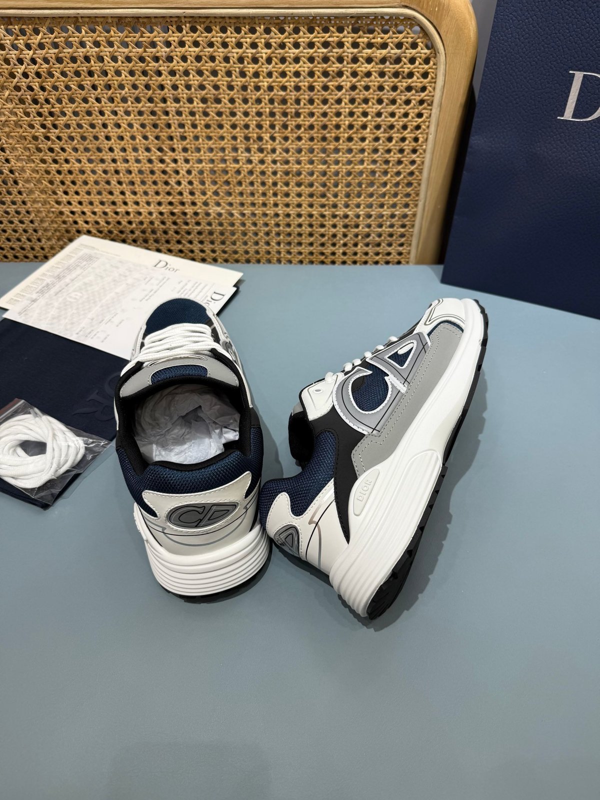 Sneakers B30 'Blanc et Bleu Marine' — vue 24