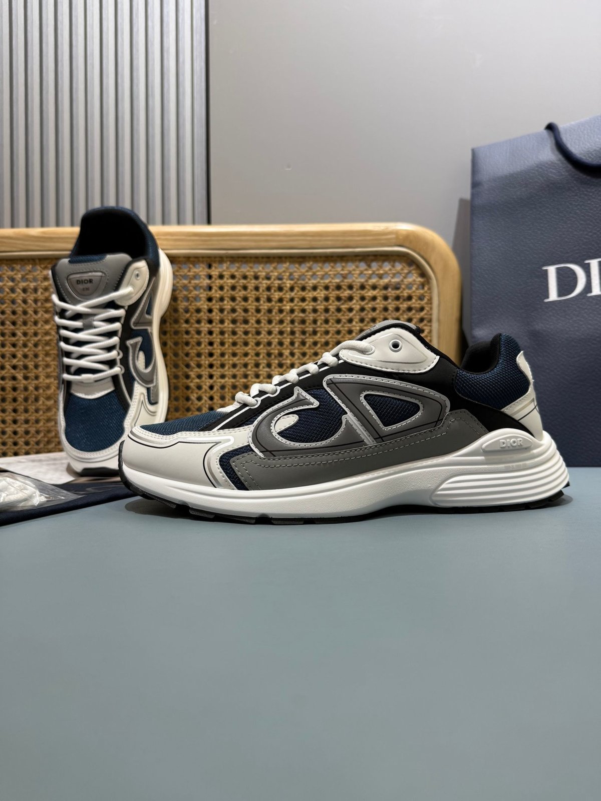Sneakers B30 'Blanc et Bleu Marine' — vue 25