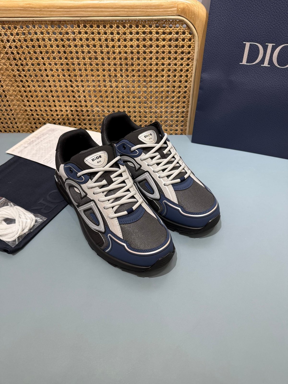 Sneakers B30 'Marine et Noir' — vue 17