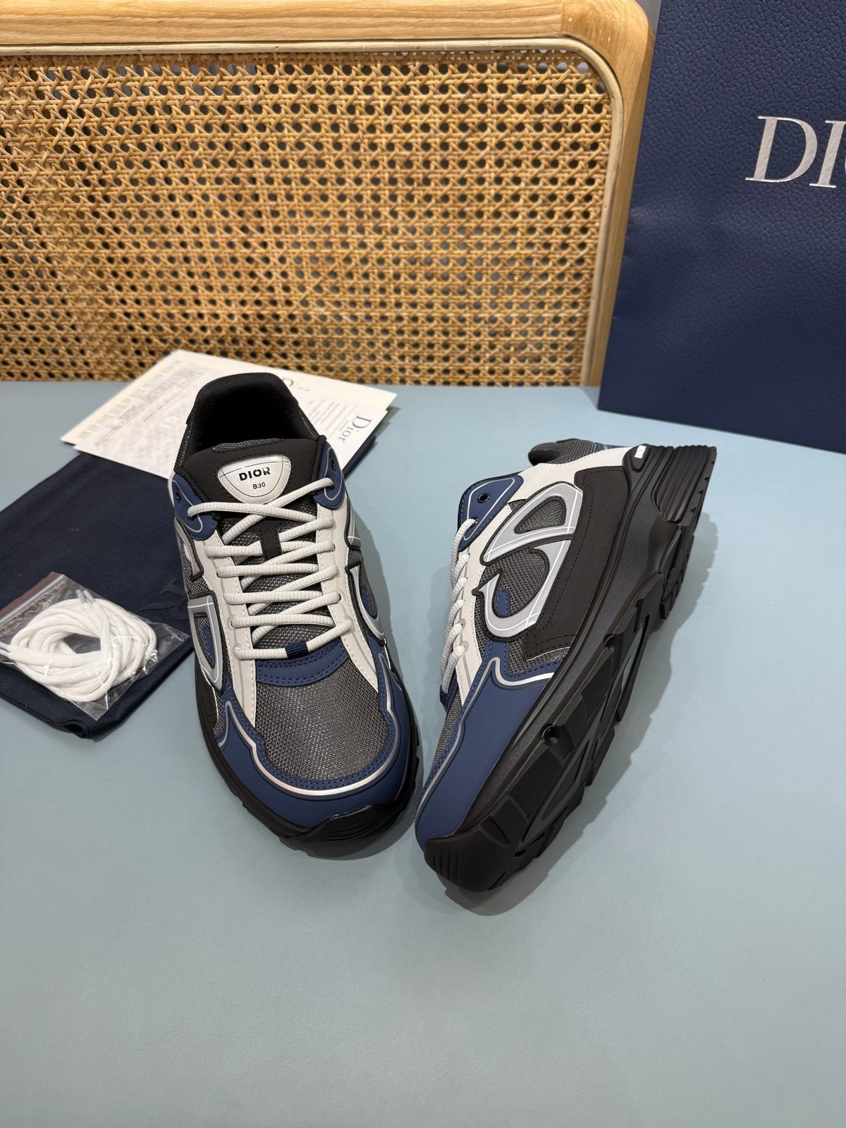 Sneakers B30 'Marine et Noir' — vue 26